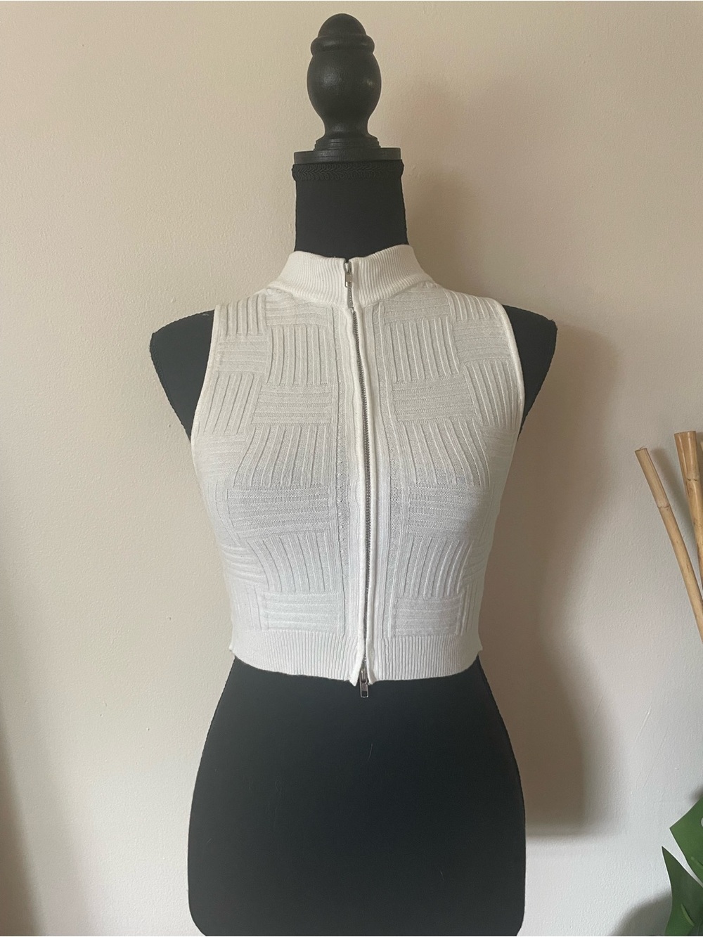Daisy Ribbed Knit Zip Crop Top & Shorts Set - Picture 10 of 12